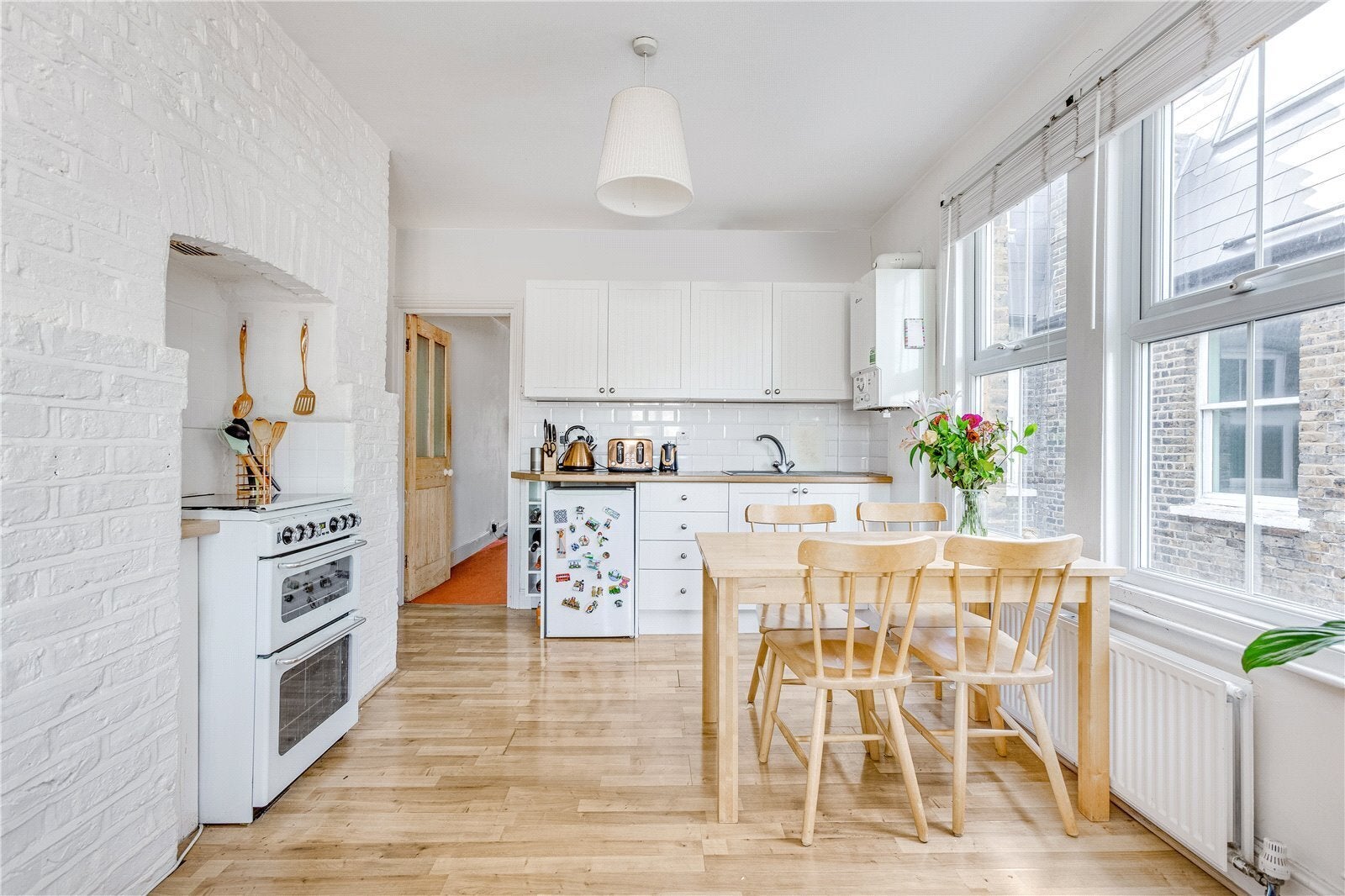 Flat Queenstown Road in Greater London