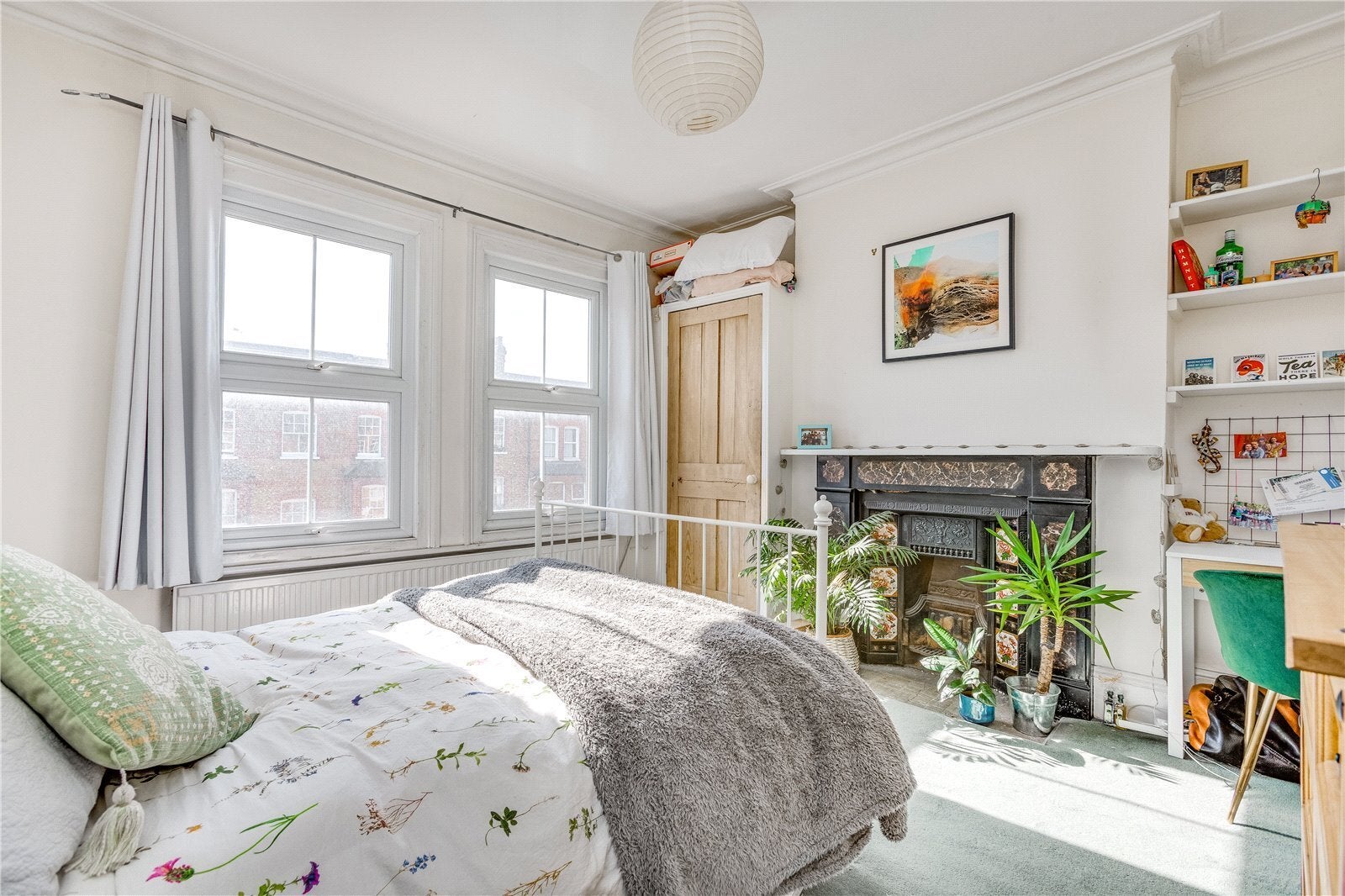 Flat Queenstown Road in Greater London