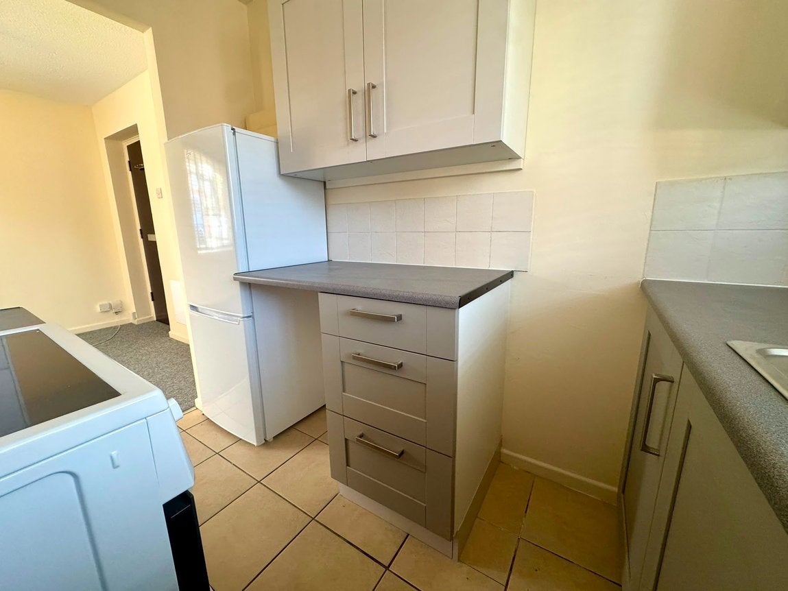 Flat Thornford Drive in Swindon