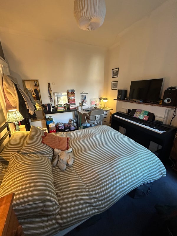 Room Gateley Road in Greater London