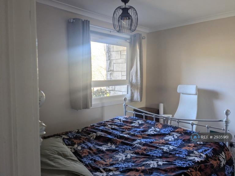 Flat Oban Court in Glasgow