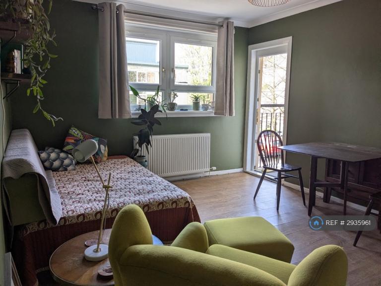 Flat Oban Court in Glasgow