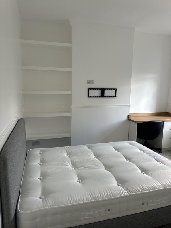 Room Letty Street in Cardiff