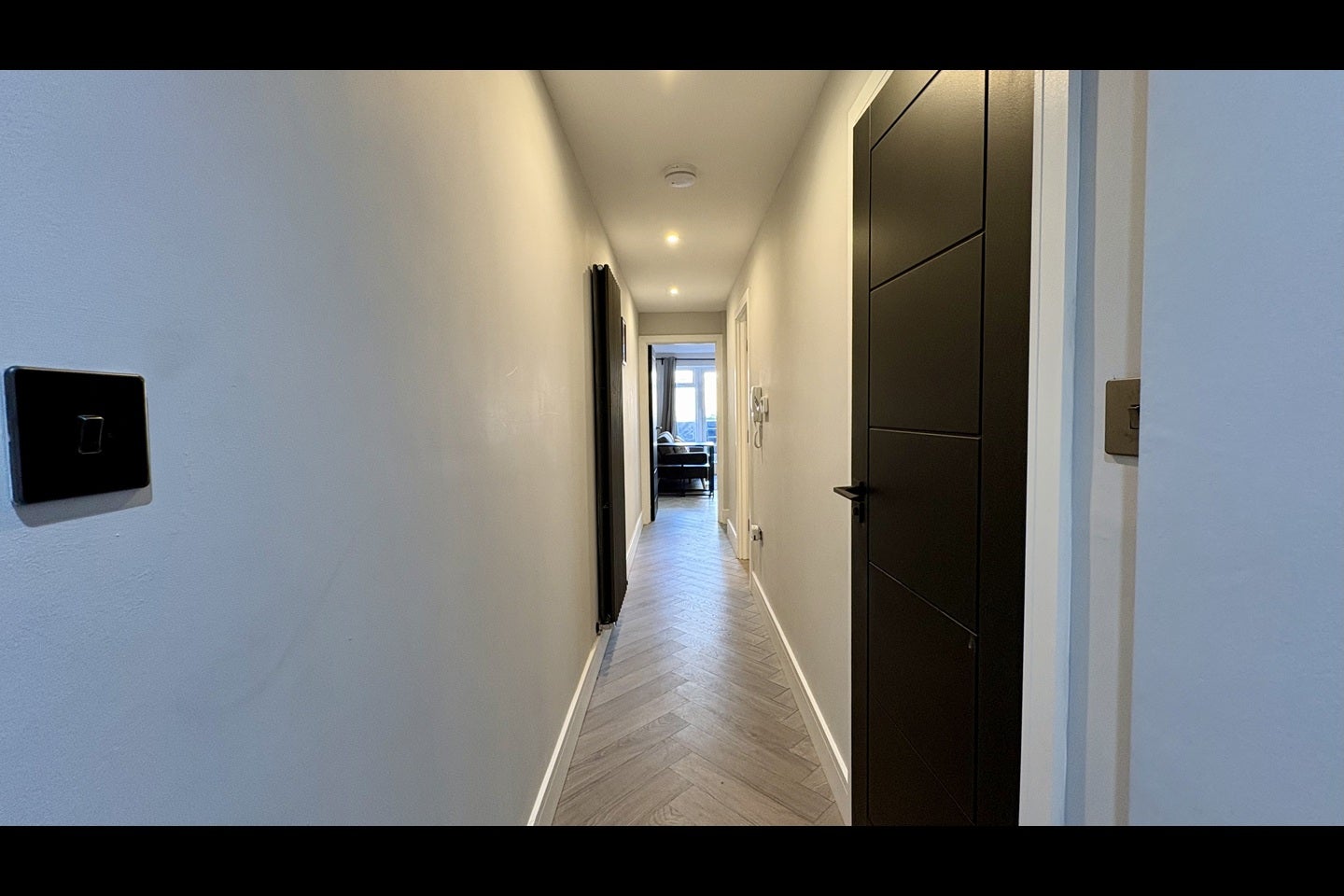 Flat Upper Richmond Road West in Greater London