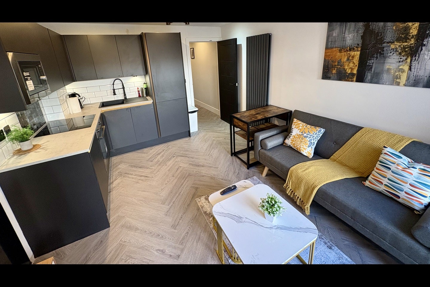 Flat Upper Richmond Road West in Greater London