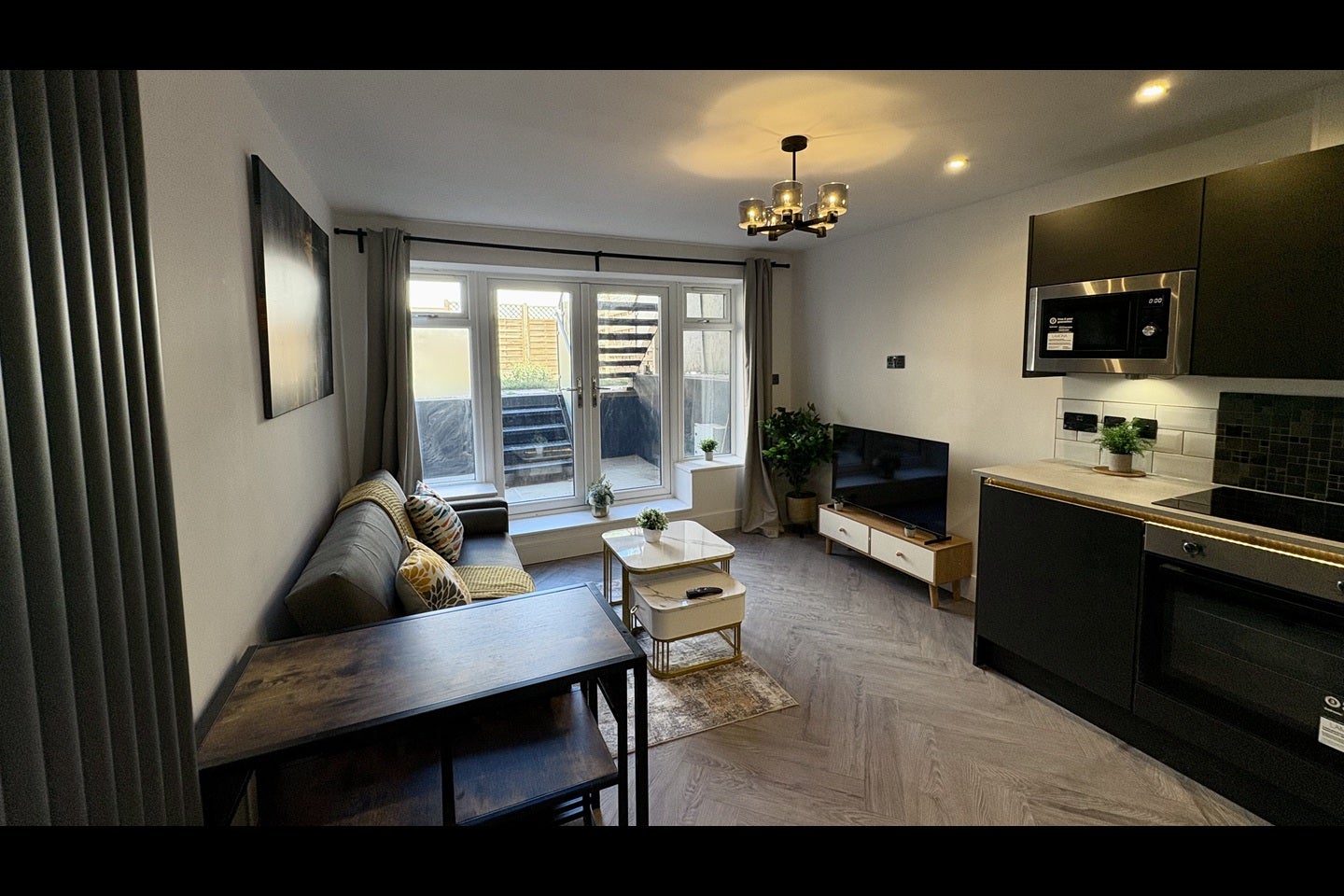 Flat Upper Richmond Road West in Greater London