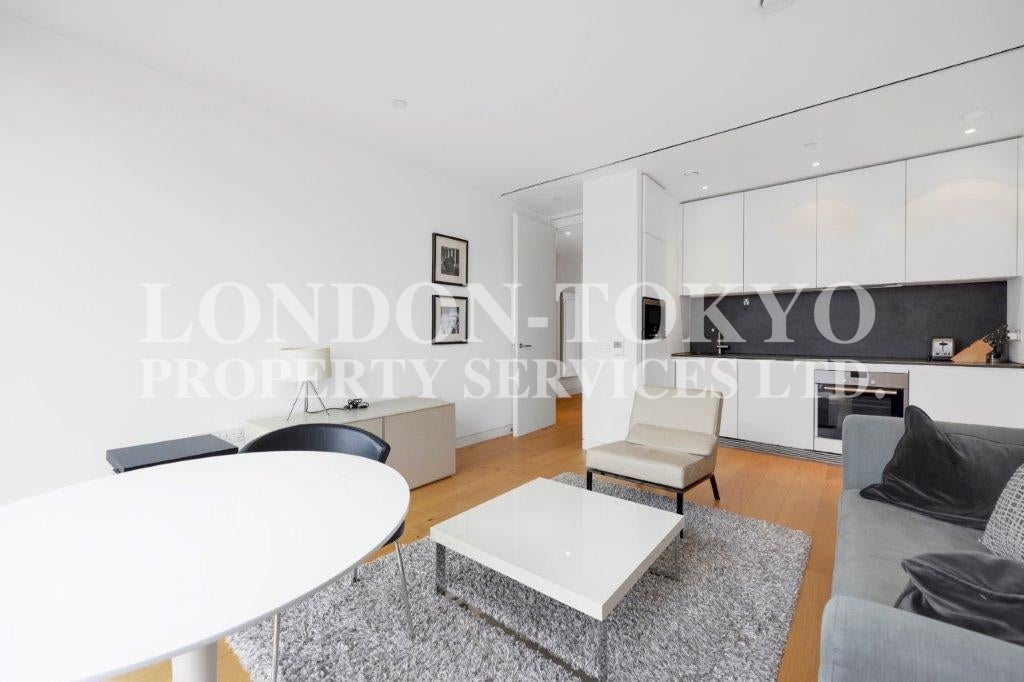 Flat Sumner Street in Greater London