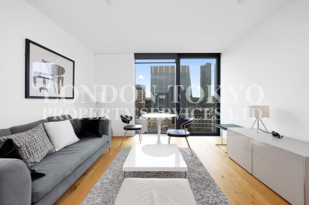 Flat Sumner Street in Greater London
