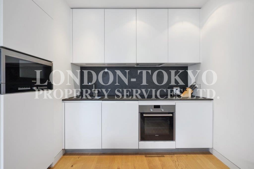 Flat Sumner Street in Greater London
