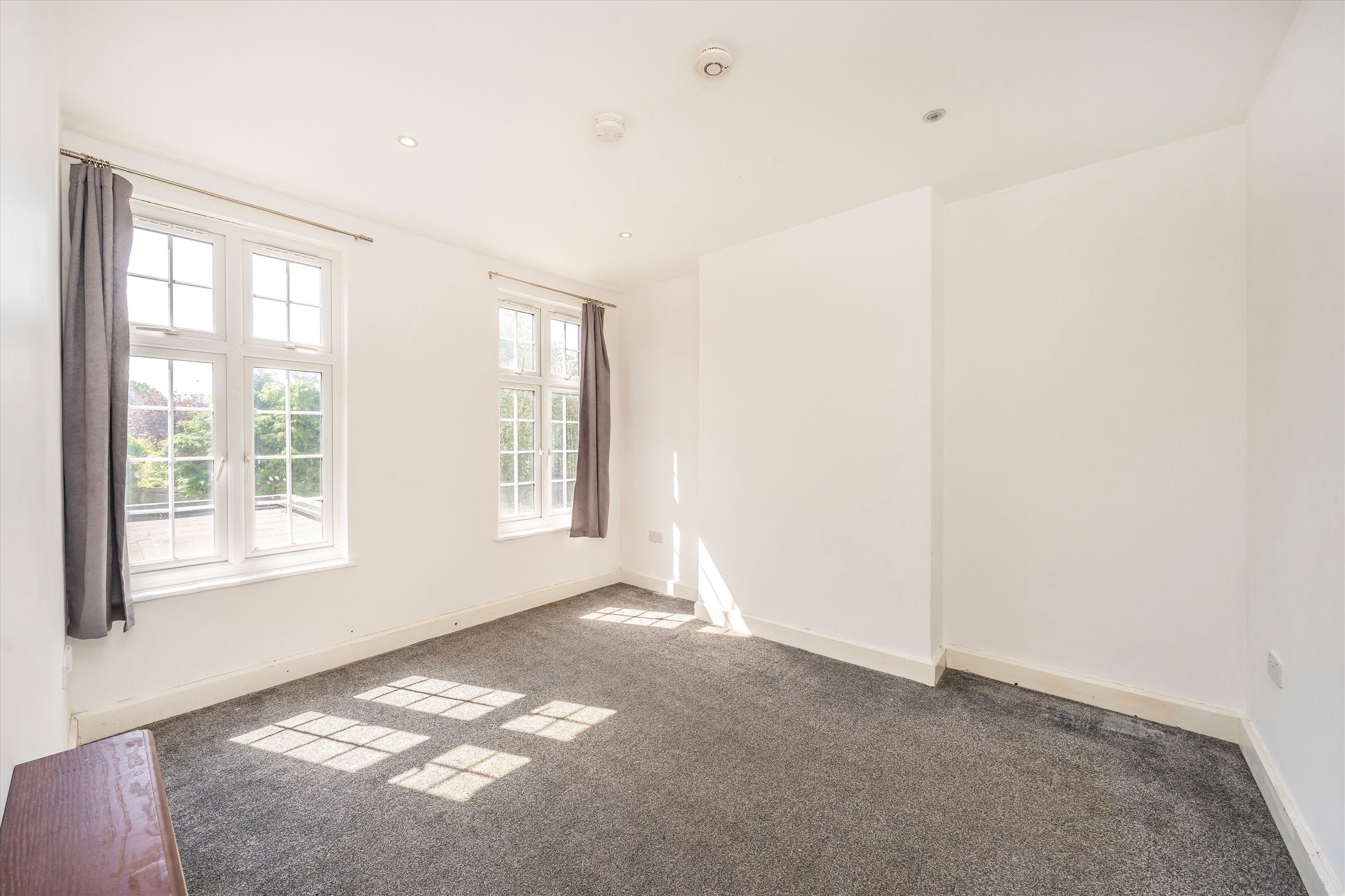 Flat Upper Richmond Road West in Greater London