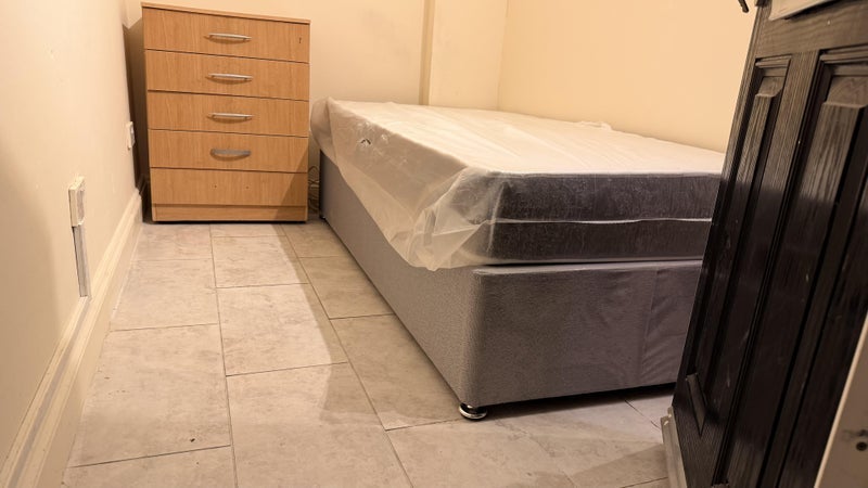 Room High Street in Greater London
