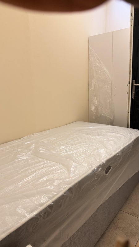 Room High Street in Greater London