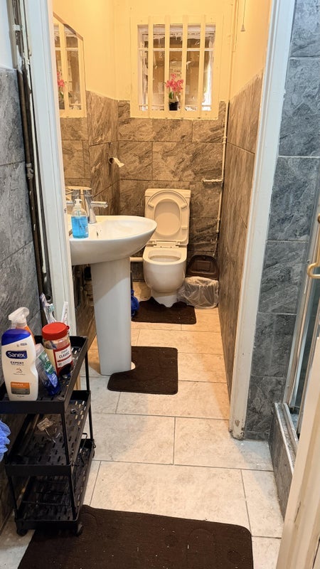 Room High Street in Greater London