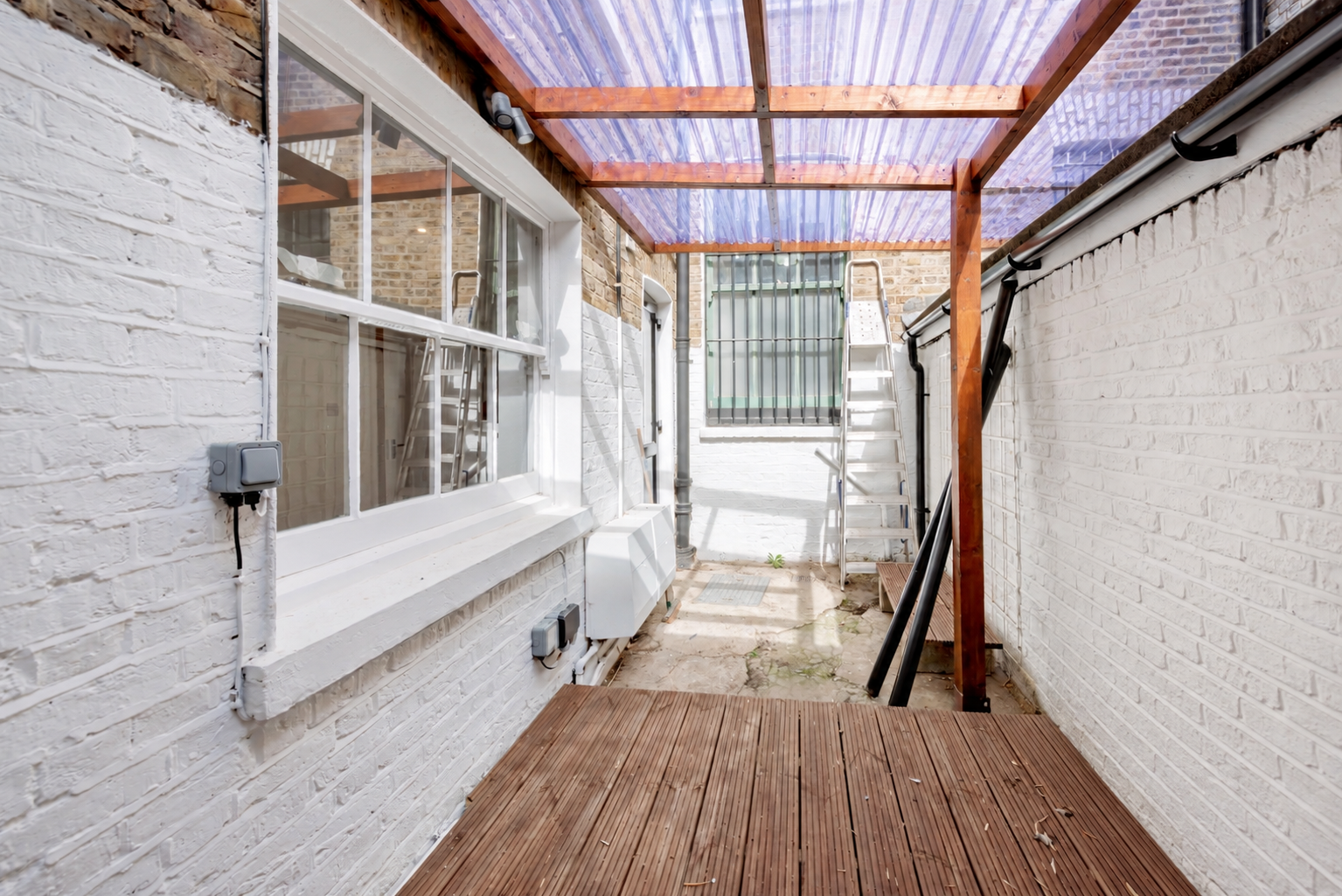 Flat Kensal Road in Greater London