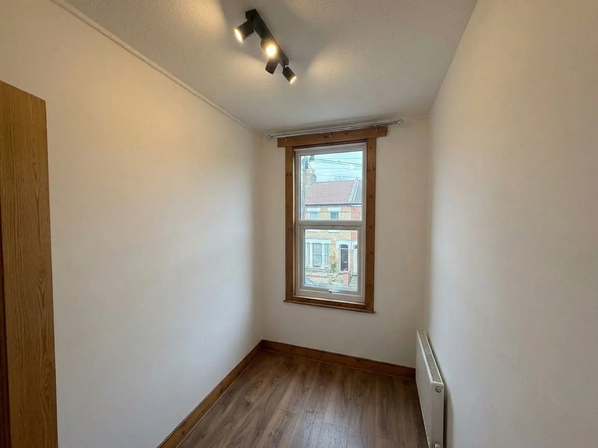 Flat Edgington Road in Greater London