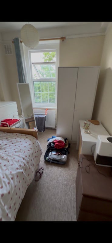 Room Western Avenue in Greater London