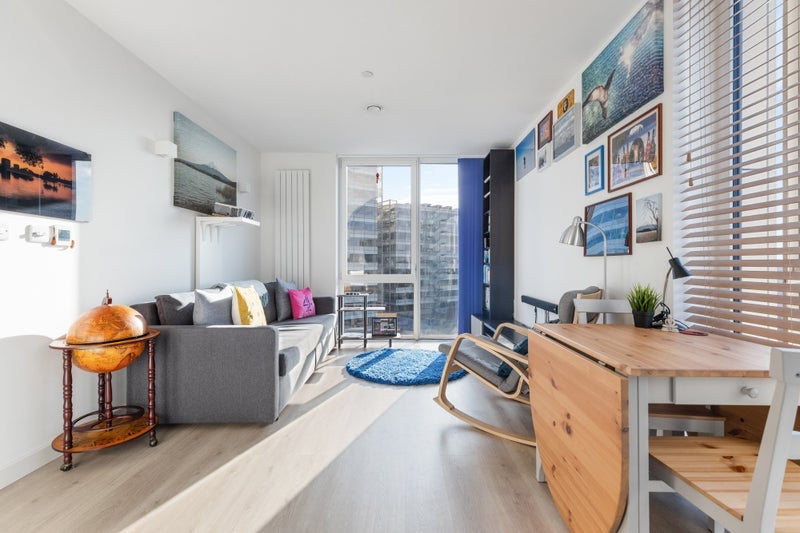 Flat Bollo Lane in Greater London