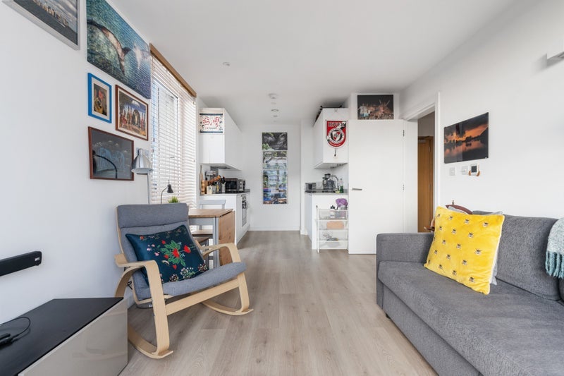 Flat Bollo Lane in Greater London