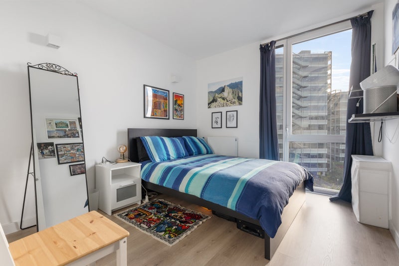 Flat Bollo Lane in Greater London