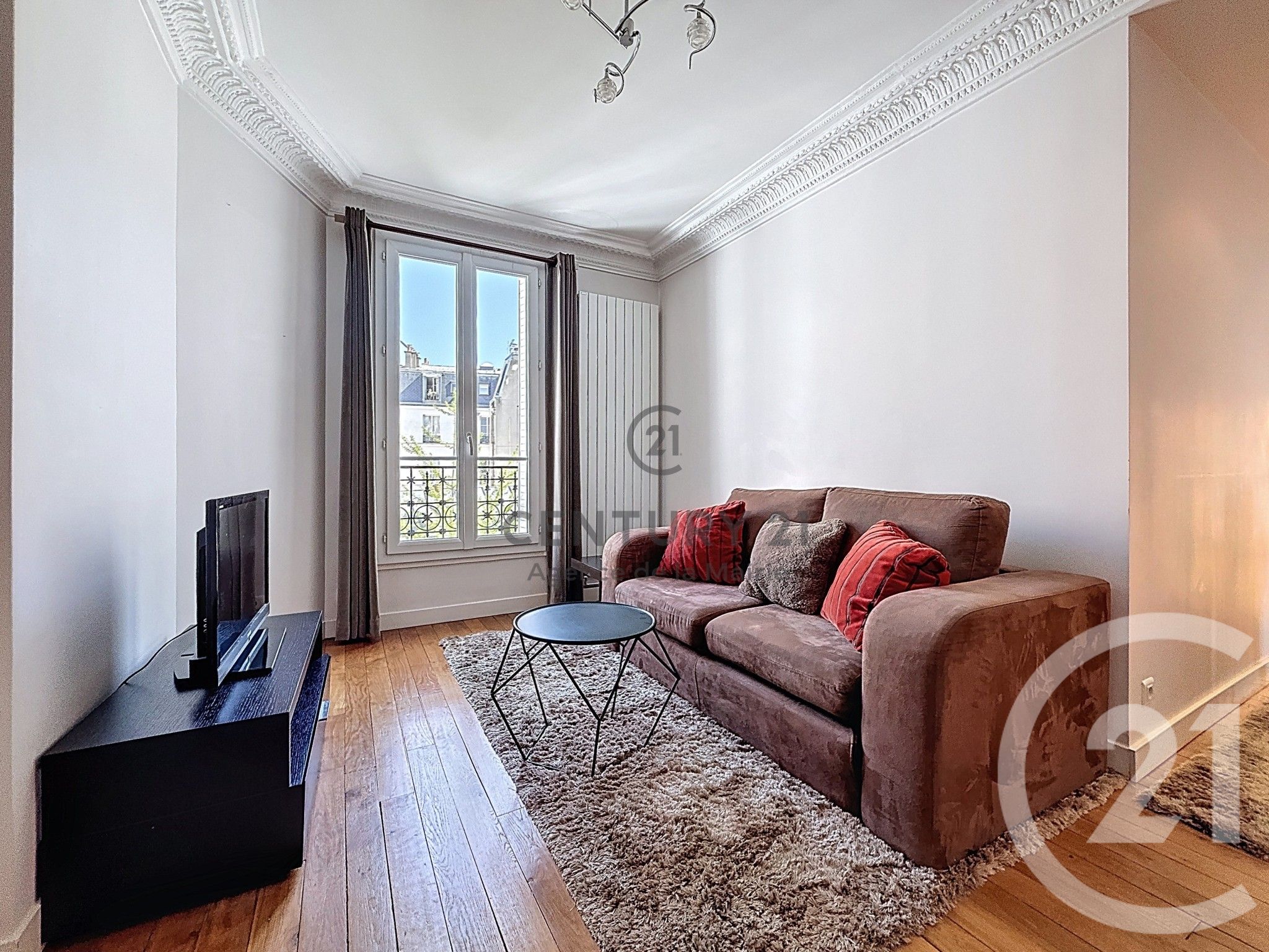 Flat Rue de la Comète in Paris