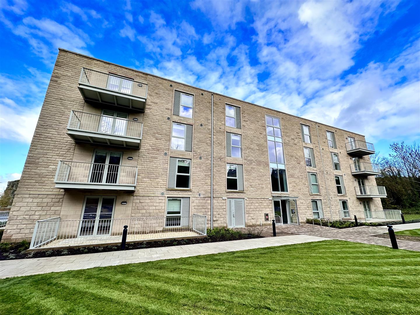 Flat Knowleston Place in Matlock Town