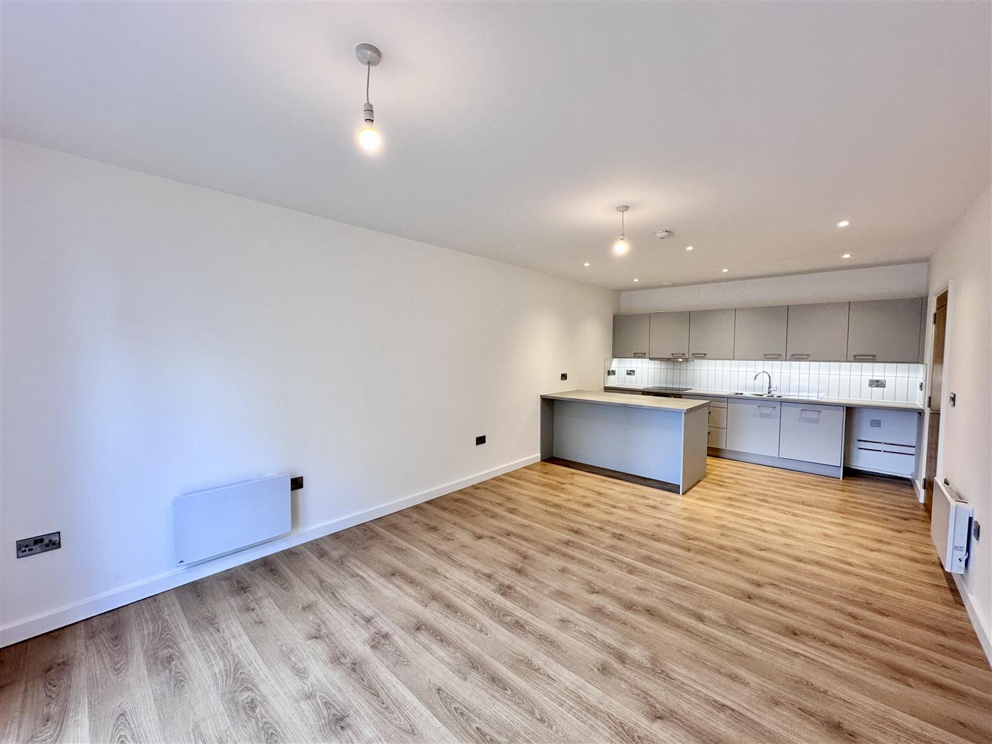 Flat Knowleston Place in Matlock Town