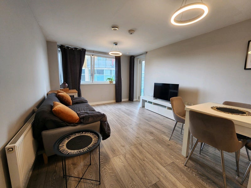Room Wick Lane in Greater London