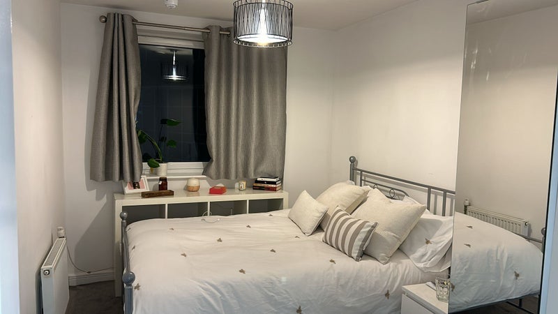 Room Wick Lane in Greater London