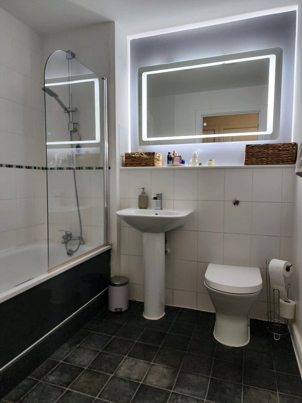 Room Wick Lane in Greater London