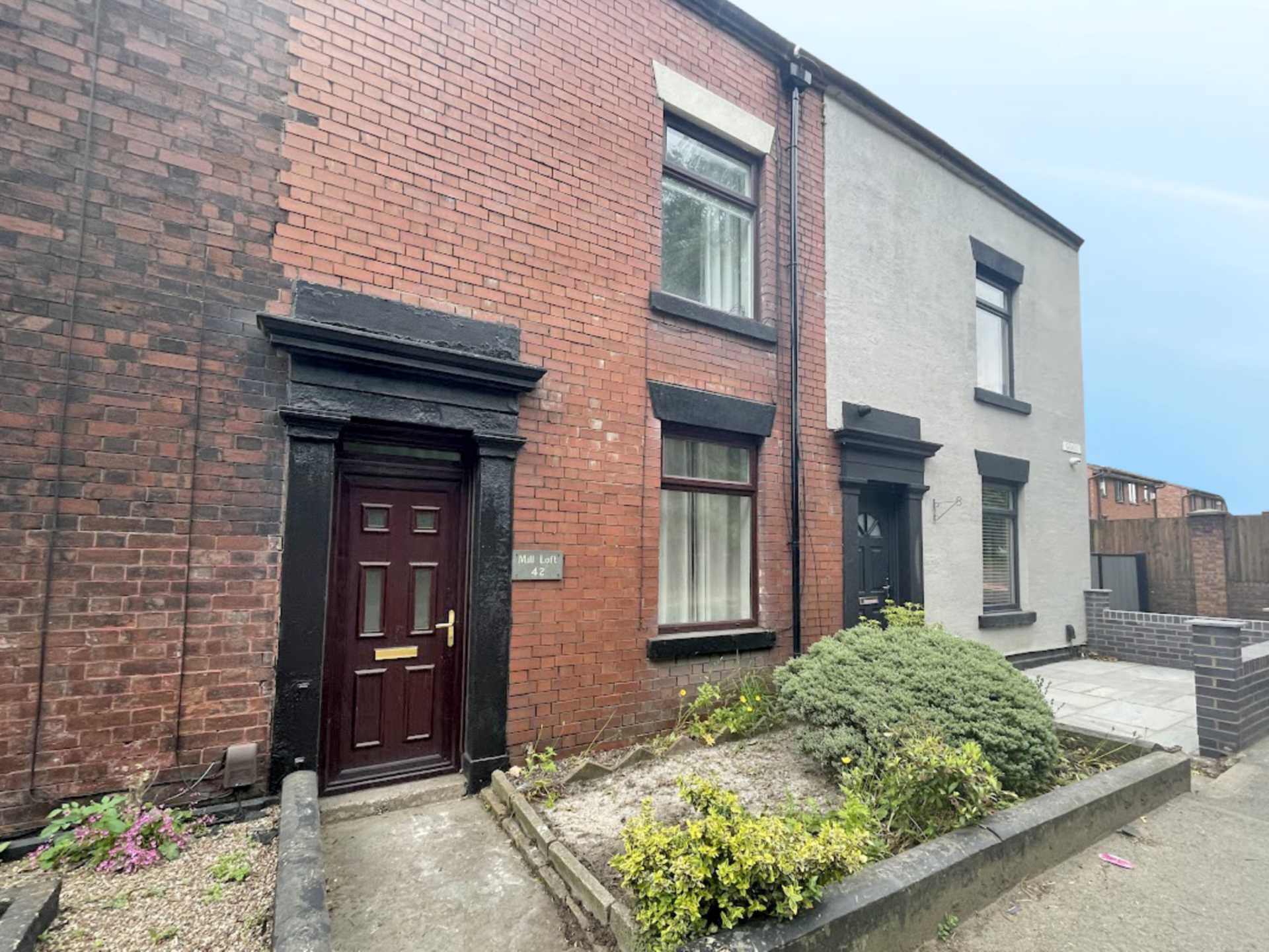 House Buckstones Road in Shaw