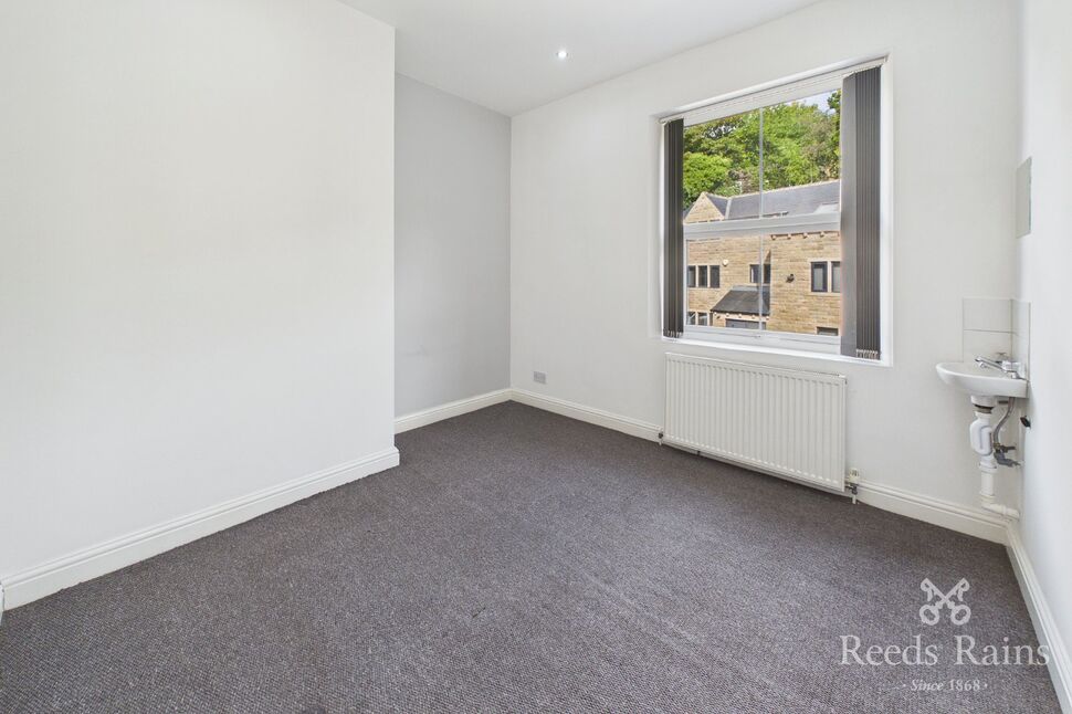 Flat Manchester Road in Kirklees