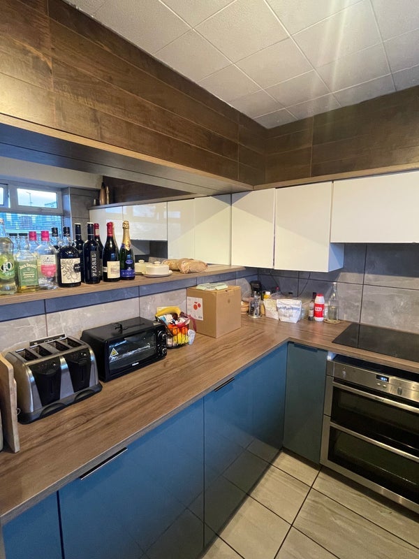 Room Dragoon Road in Greater London
