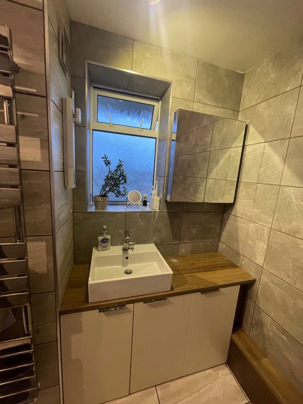 Room Dragoon Road in Greater London