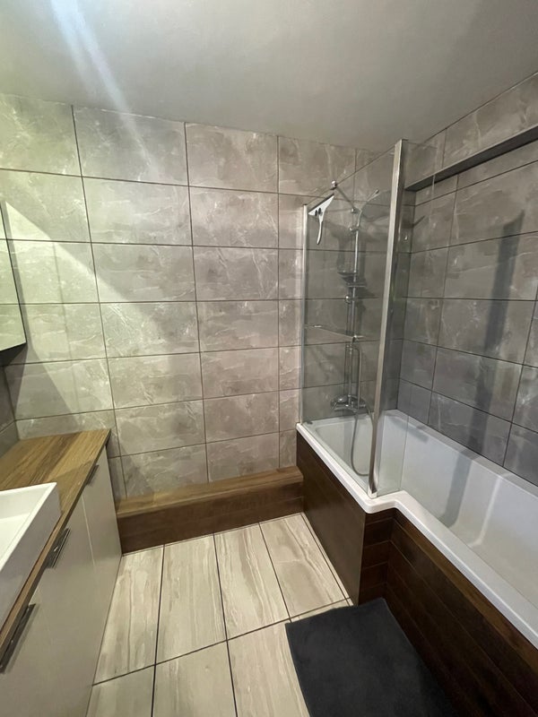 Room Dragoon Road in Greater London