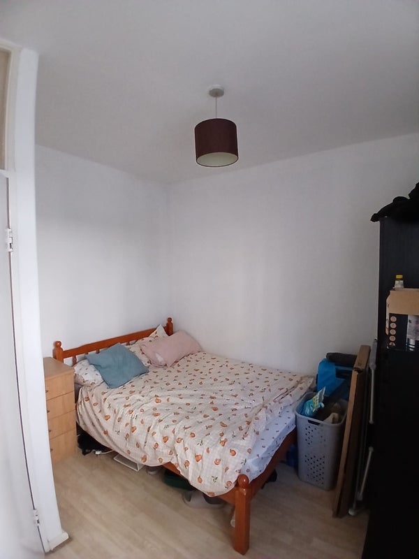 Flat Trundle Street in Greater London