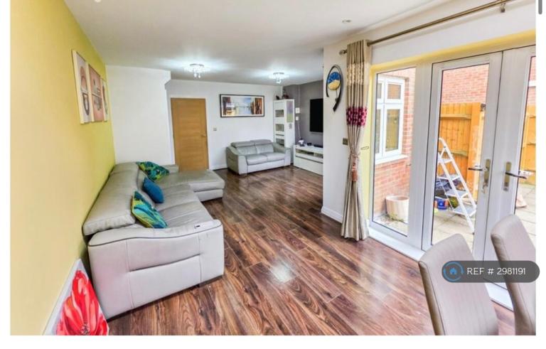 House Repton Crescent in Woodley