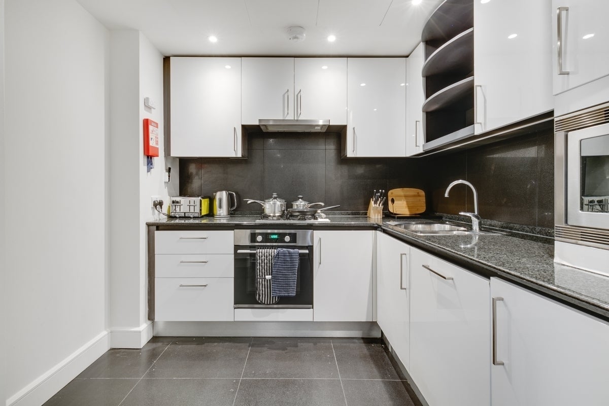 Flat Westferry Circus in Greater London