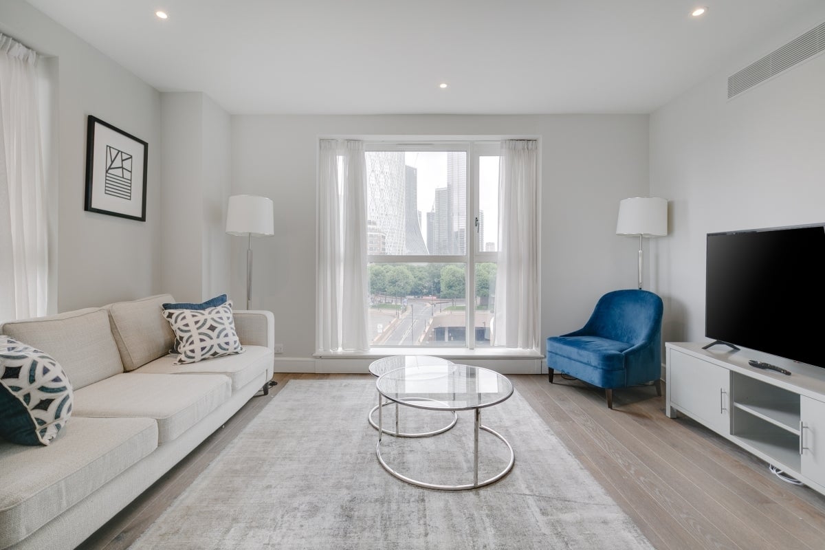 Flat Westferry Circus in Greater London