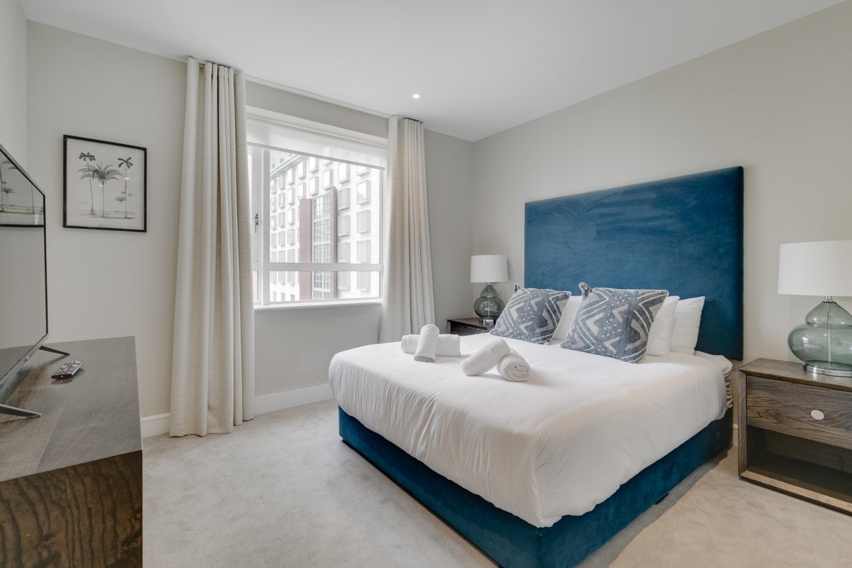 Flat Westferry Circus in Greater London