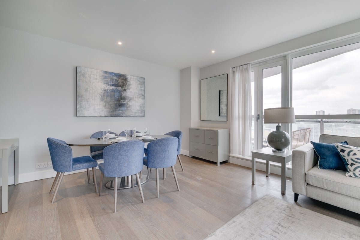 Flat Westferry Circus in Greater London