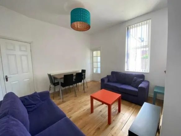 House Fieldhead Road in Sheffield