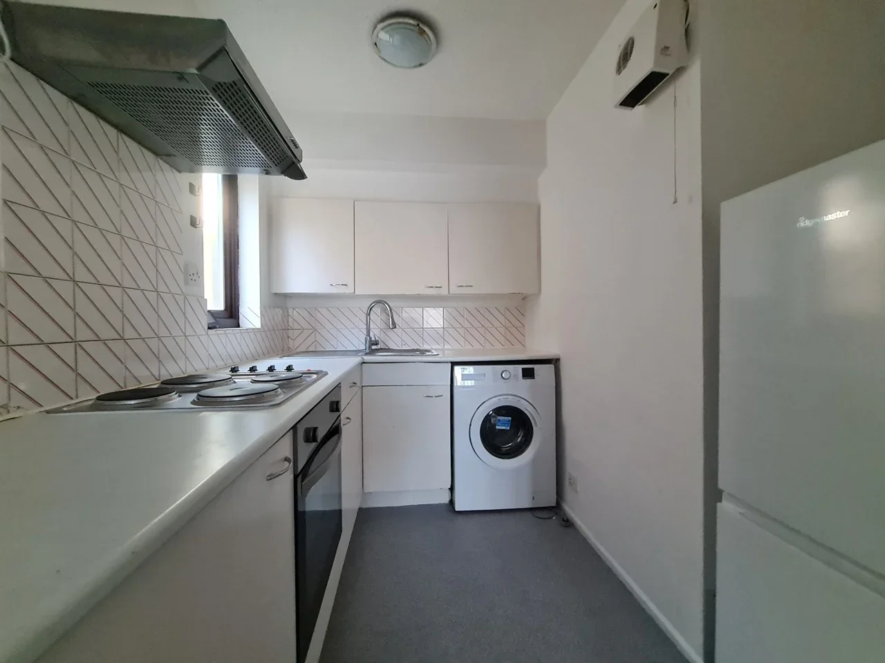 Flat Pikestone Close in Greater London