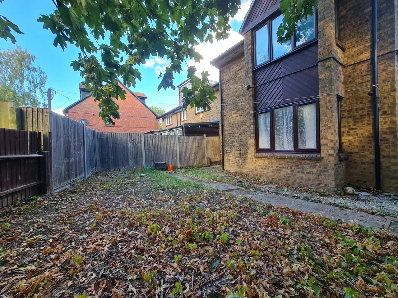 Flat Pikestone Close in Greater London