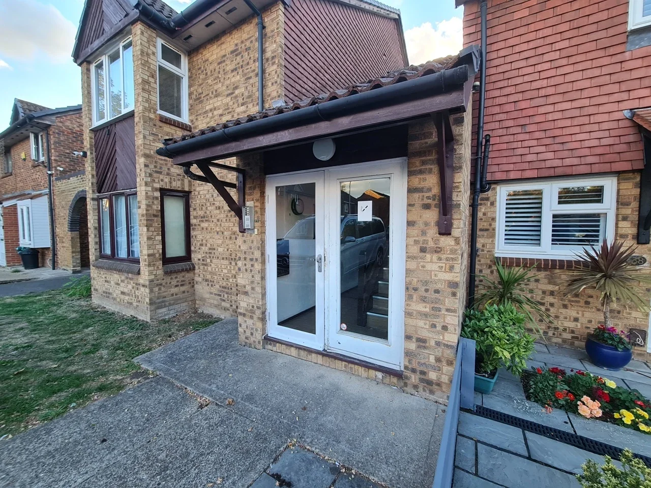 Flat Pikestone Close in Greater London