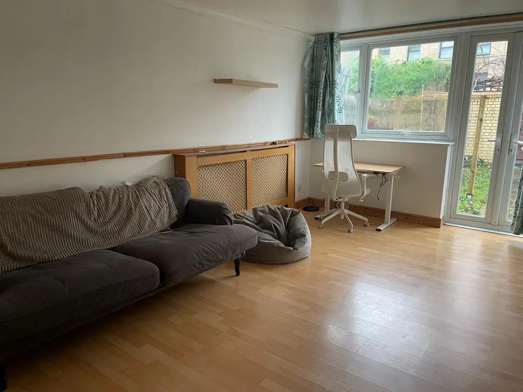 Room Neville Close in Greater London