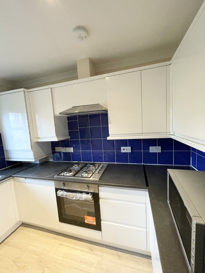 Flat Victoria Road in Greater London