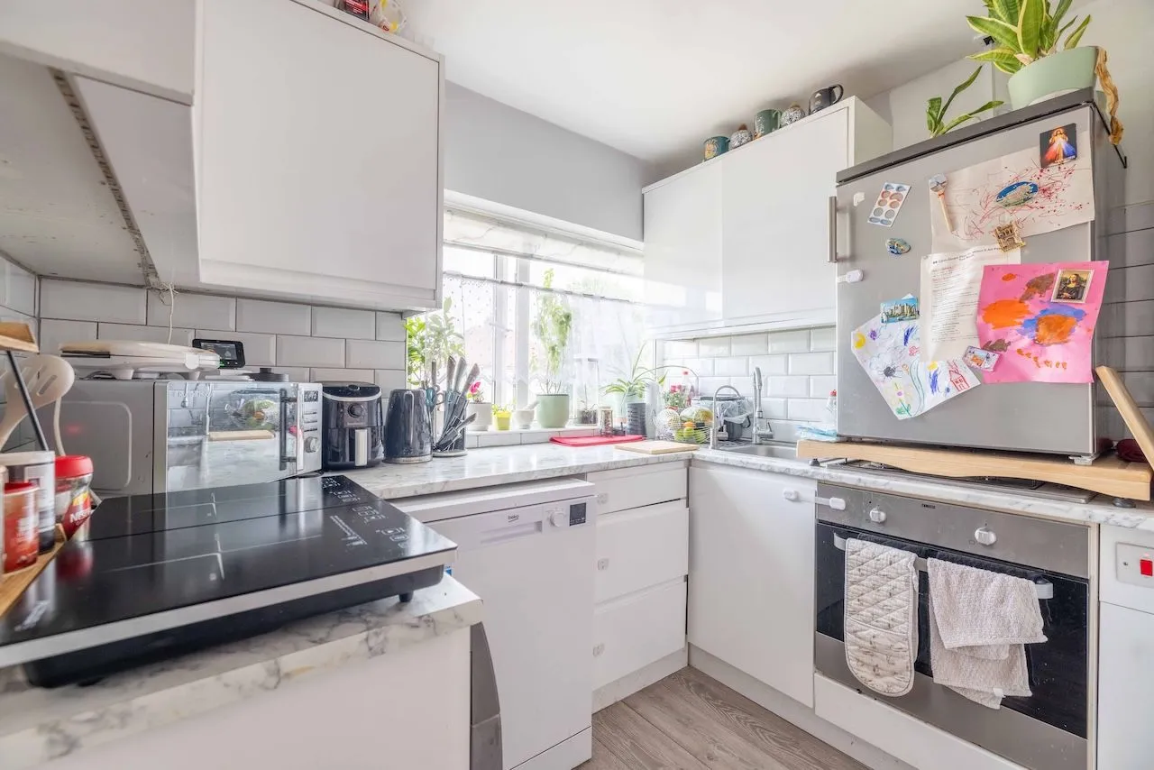 Flat Furnival Avenue in Slough
