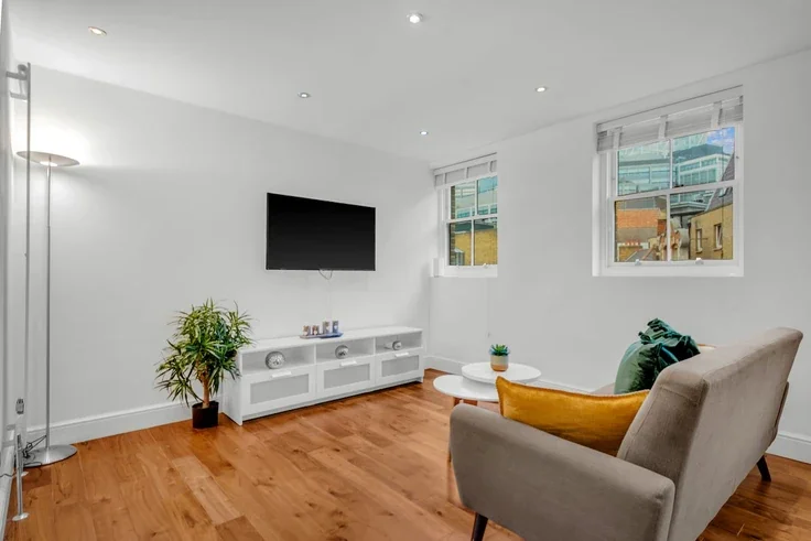 Flat Sandy's Row in Greater London