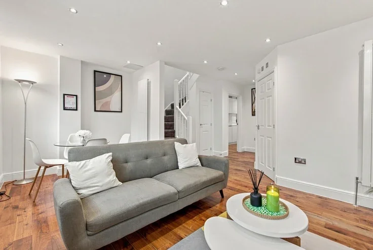 Flat Sandy's Row in Greater London