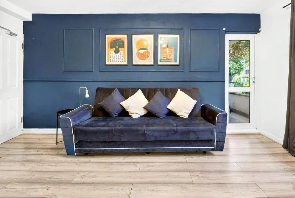 Flat Abbess Close in Greater London